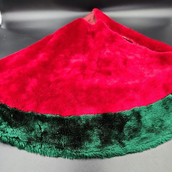 Vintage Christmas Tree Skirt Velvety Red Green Faux Fur Large 48 in 4 Foot Plush - Picture 2 of 11